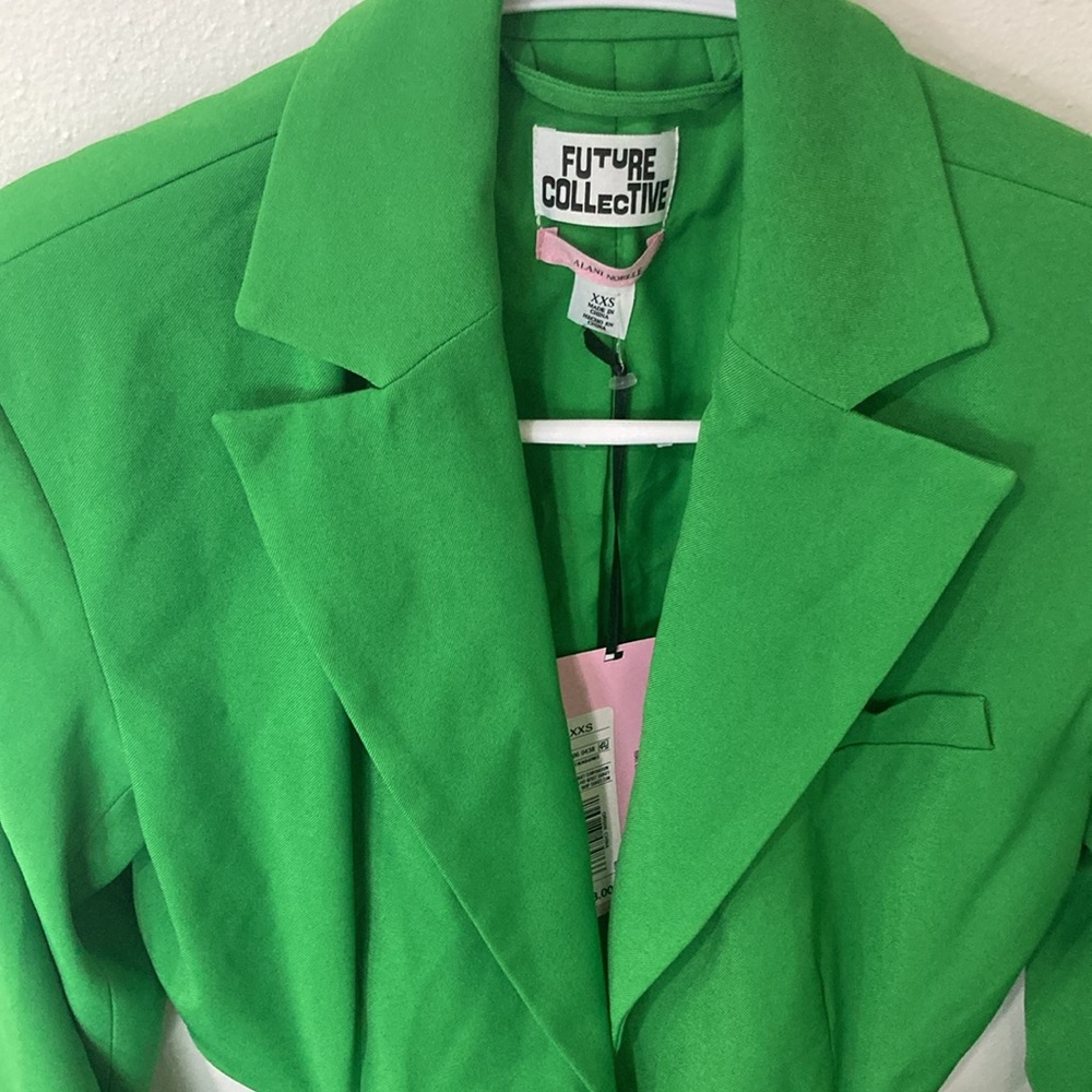 Cut out back blazer/dress - Picture 5 of 7
